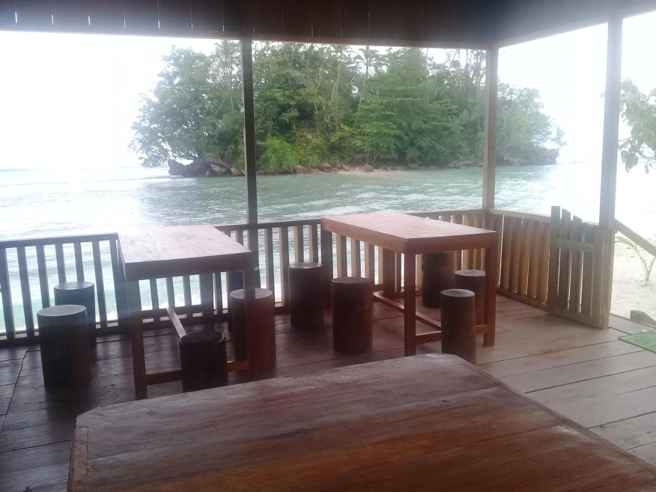 Nusa Nalan Beach Resort Rumah Olat Exterior photo
